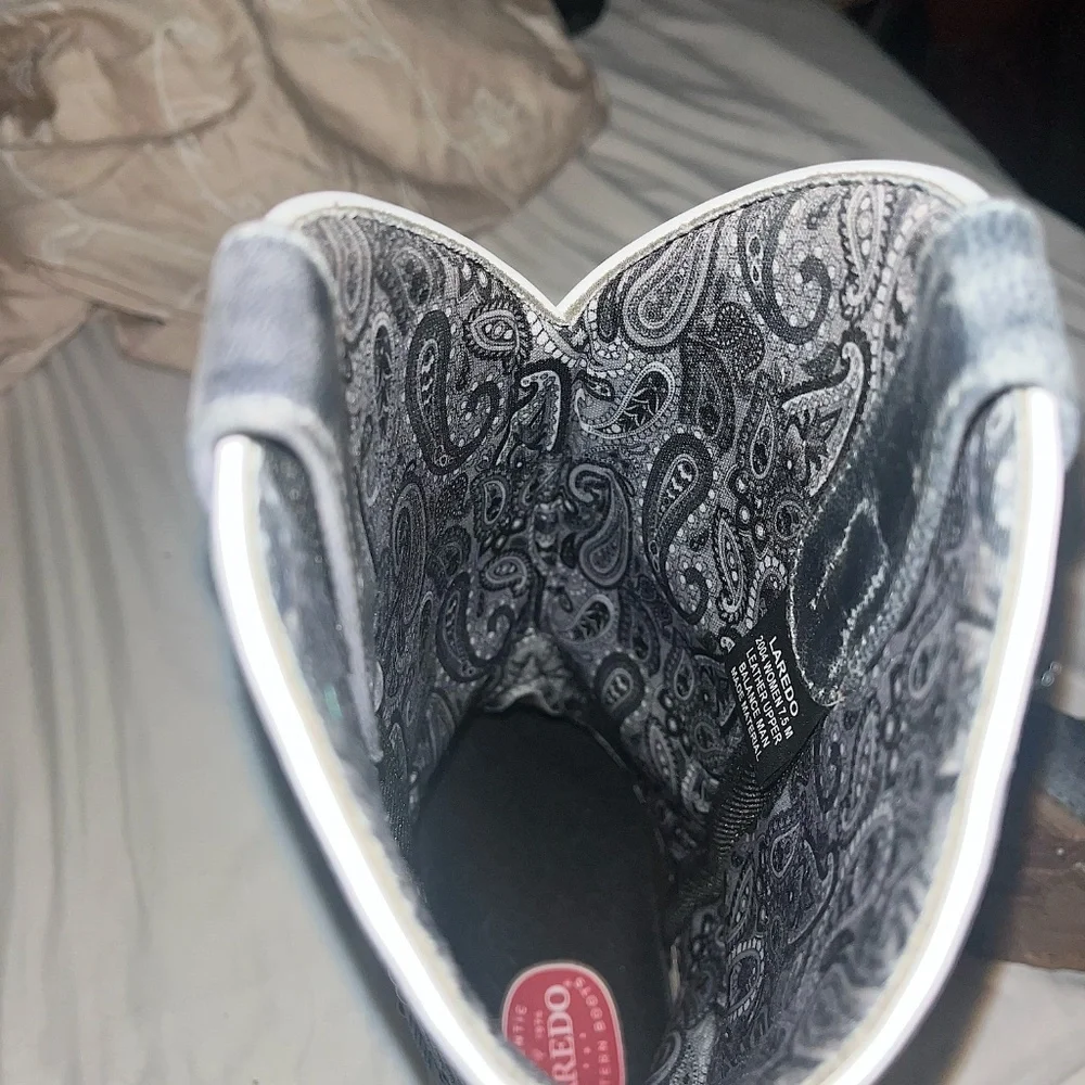 LAREDO WOMEN'S CHIC WESTERN BOOTS - BROAD SQUARE TOE BLUE WESTERN BOOTS - Picture 5 of 6